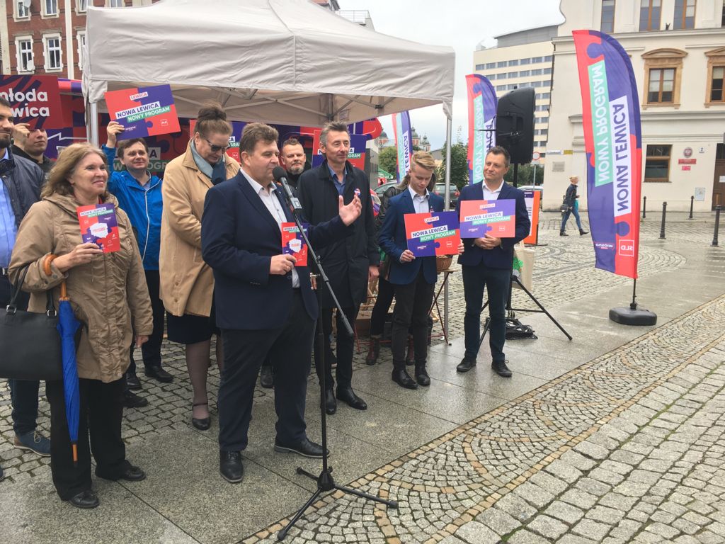 Spotkanie z mieszkańcami na placu Pastora Wolfganga Maxa Meisslera w Legnicy